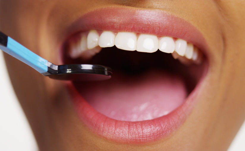 Całościowe leczenie dentystyczne – odkryj drogę do zdrowych i pięknego uśmiechów.